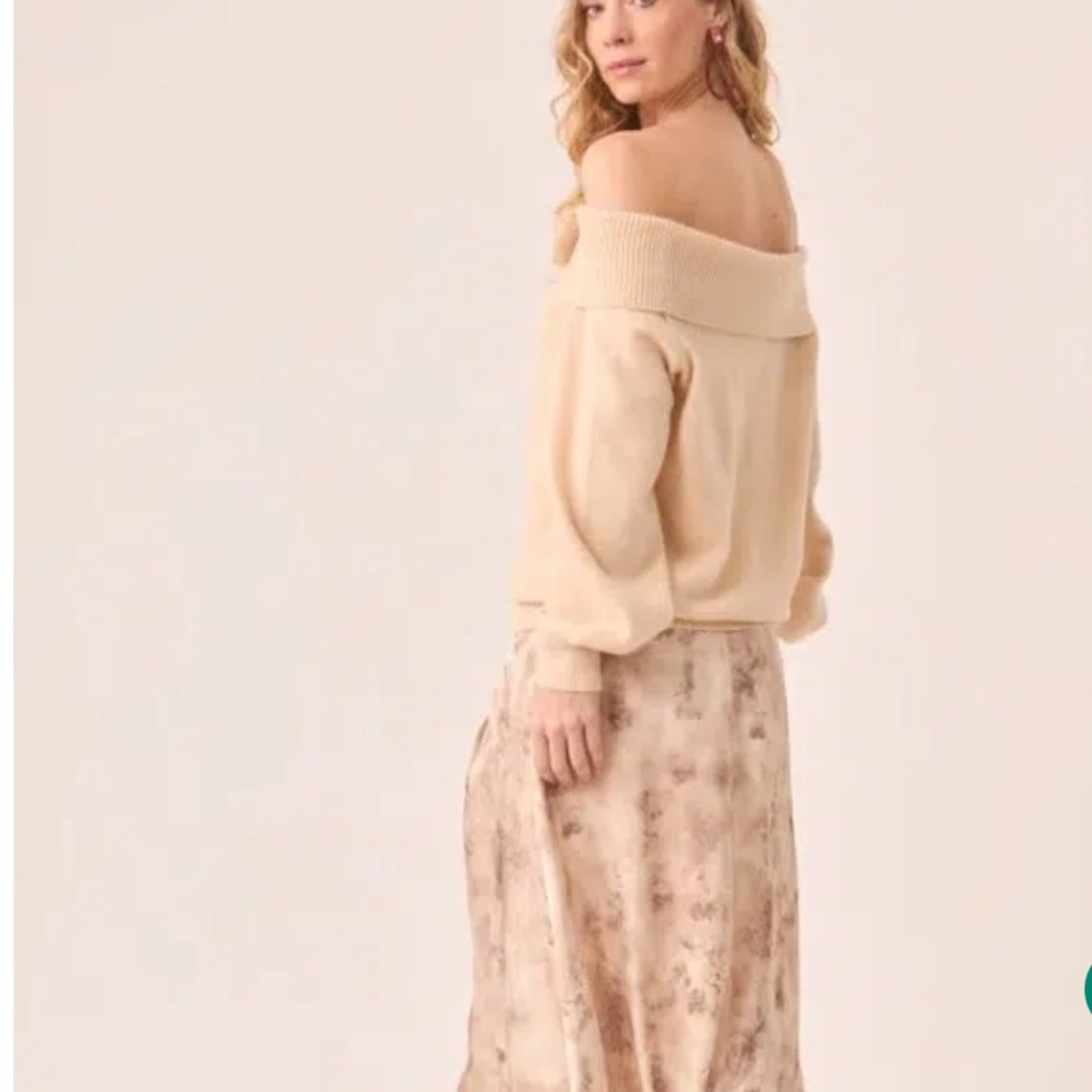 Nekane NKN Loto 3D Flower Off Shoulder Sweater Ivory Small Medium NWT - Picture 4 of 13